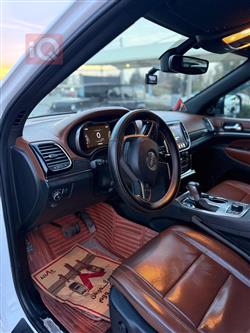 جیپ گراند شیرۆکی